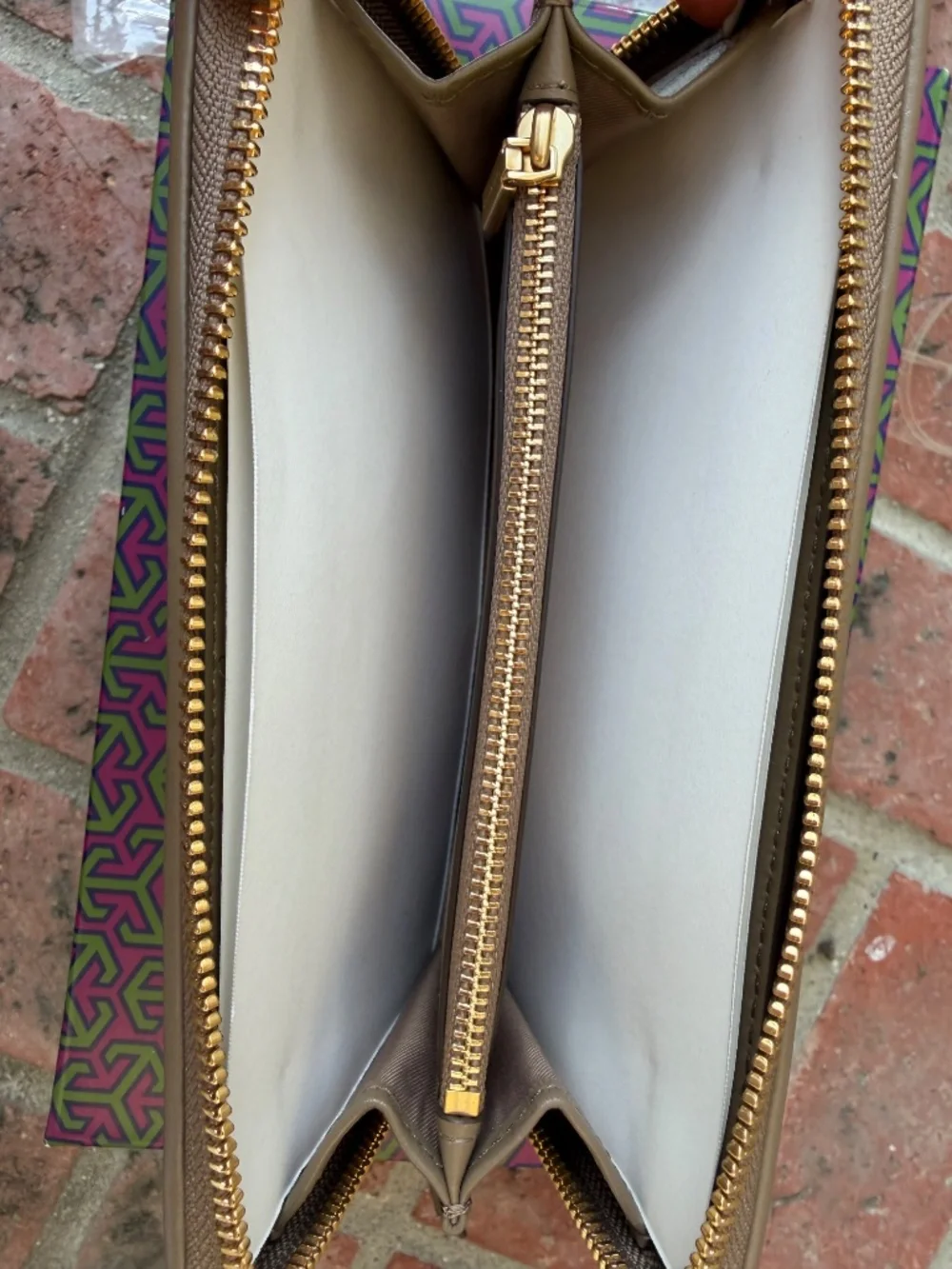 TORY BURCH - KIRA CHEVRON ZIP CONTINENTAL WALLET - SANDPIPER / 250 -NEW WITH TAG